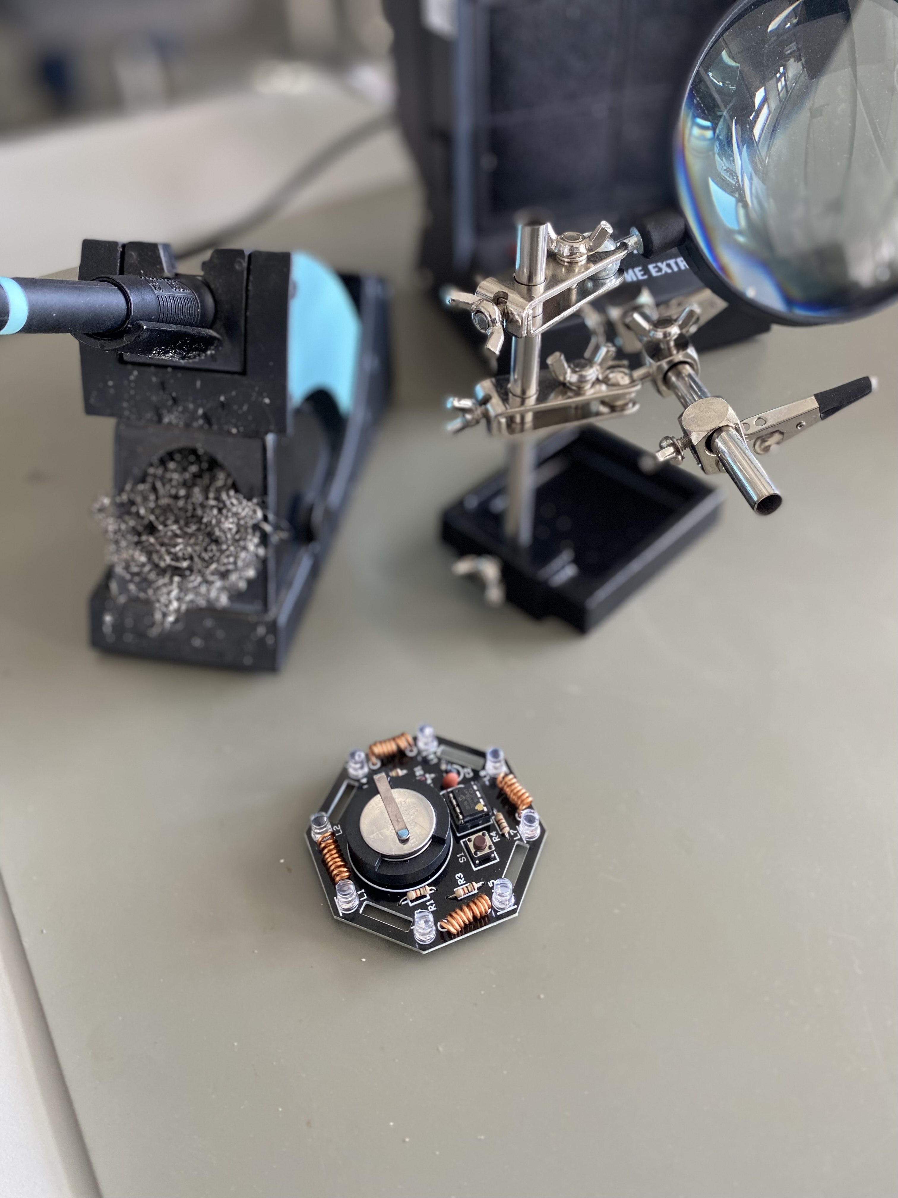 9. April 2026 // Hagen // Elektronik: Lötprojekt „Atom-Herz“